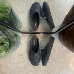 Sygeplejebutikken Hjemmesko|Sko Til Ældre*Behagelig hjemmesko i mørkegrå filt