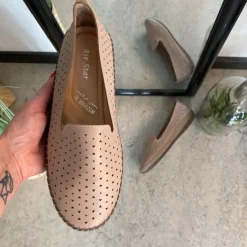 Sygeplejebutikken Sommersko Dame|Gængesål*Beige ballerinasko med fint, perforeret mønster