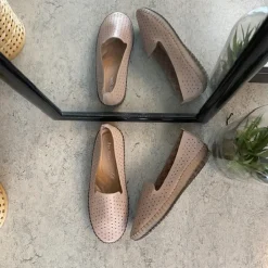 Sygeplejebutikken Sommersko Dame|Gængesål*Beige ballerinasko med fint, perforeret mønster