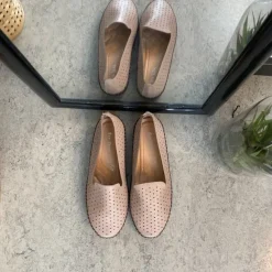 Sygeplejebutikken Sommersko Dame|Gængesål*Beige ballerinasko med fint, perforeret mønster