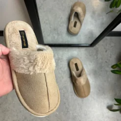 Sygeplejebutikken Hjemmesko|Sko På Tilbud*Beige hjemmesko med synlig pelskant