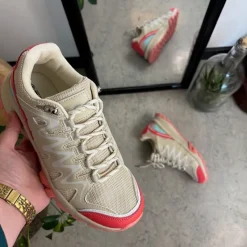 Sygeplejebutikken Sko På Tilbud*Beige sko med åndbar overdel og flotte detaljer