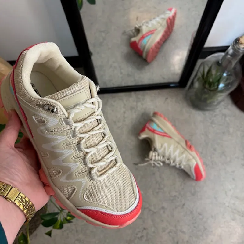 Sygeplejebutikken Sko På Tilbud*Beige sko med åndbar overdel og flotte detaljer