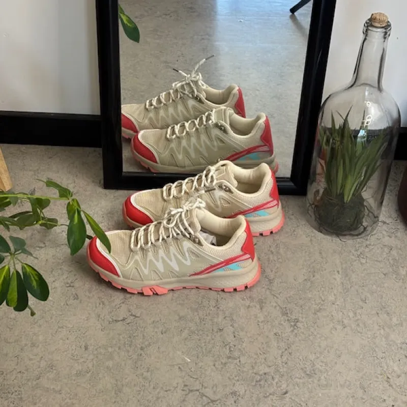 Sygeplejebutikken Sko På Tilbud*Beige sko med åndbar overdel og flotte detaljer