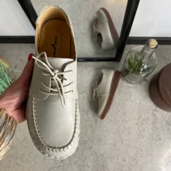 Sygeplejebutikken Sommersko Dame|Stødabsorberende Sko*Beige snøresko i læder med god stødabsorbering.