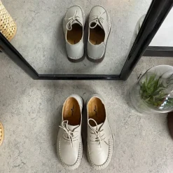 Sygeplejebutikken Sommersko Dame|Stødabsorberende Sko*Beige snøresko i læder med god stødabsorbering.