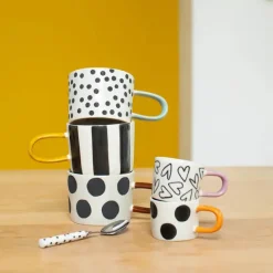 Sygeplejebutikken Gaver Til Sundhedspersonalet*Caroline Gardner Mono Ditsy Spot krus – håndmalet stentøj med prikket design