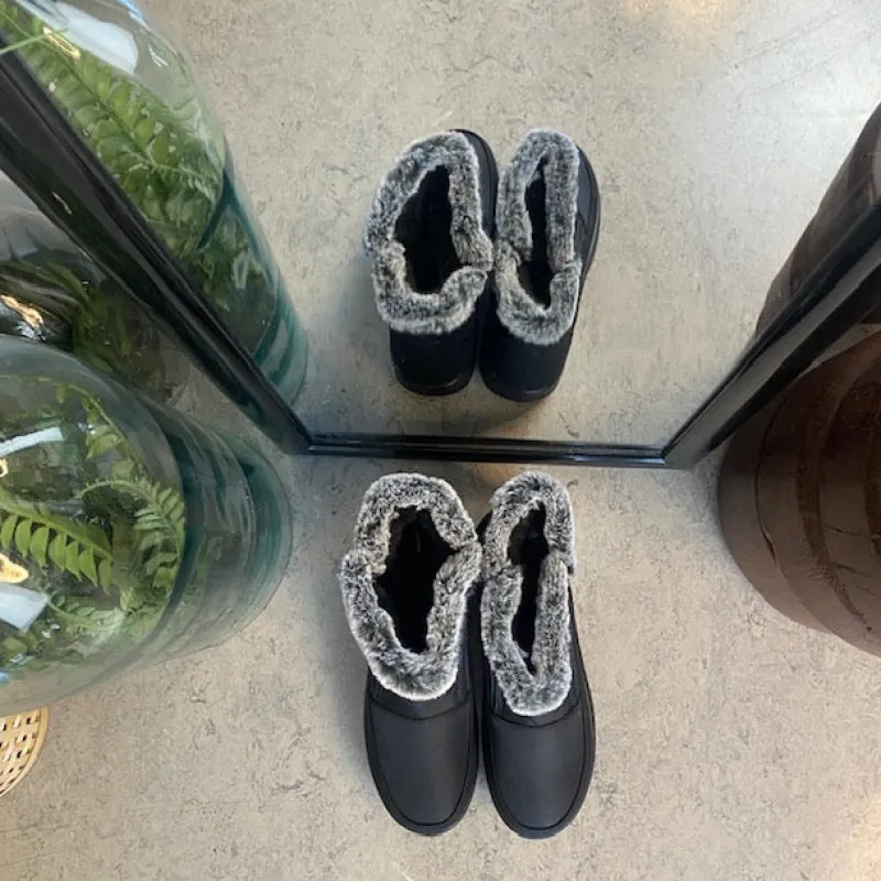 Sygeplejebutikken Sorte Støvletter|Vinterstøvler Damer*Damestøvletter i sort PU med pelskant og varmt for – 2 lynlåse og komfortabel PU-sål