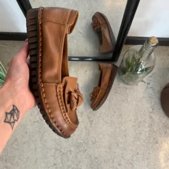 Sygeplejebutikken Sommersko Dame|Gængesål*Elegant ballerina i brunt skind