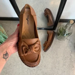 Sygeplejebutikken Sommersko Dame|Gængesål*Elegant ballerina i brunt skind