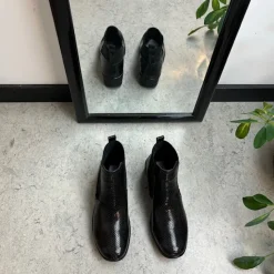 Sygeplejebutikken Kort Støvle Dame|Billige Vinter Støvler*Elegant sort lakstøvle med bred elastikåbning