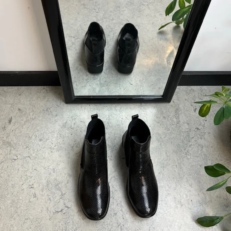 Sygeplejebutikken Kort Støvle Dame|Billige Vinter Støvler*Elegant sort lakstøvle med bred elastikåbning