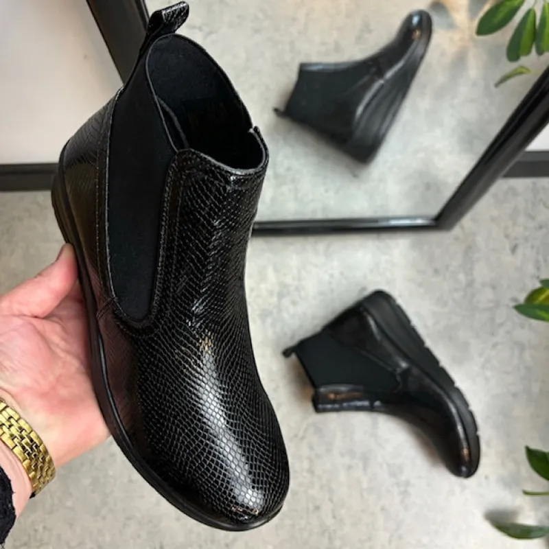 Sygeplejebutikken Kort Støvle Dame|Billige Vinter Støvler*Elegant sort lakstøvle med bred elastikåbning