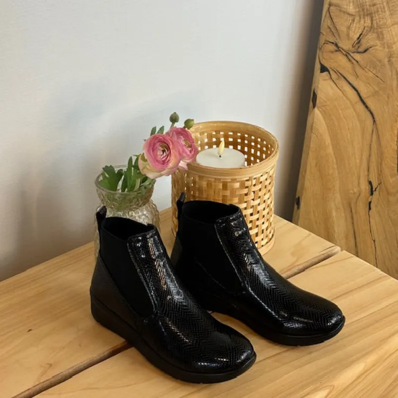 Sygeplejebutikken Kort Støvle Dame|Billige Vinter Støvler*Elegant sort lakstøvle med bred elastikåbning