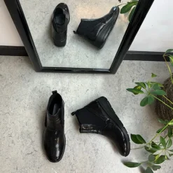 Sygeplejebutikken Kort Støvle Dame|Billige Vinter Støvler*Elegant sort lakstøvle med bred elastikåbning