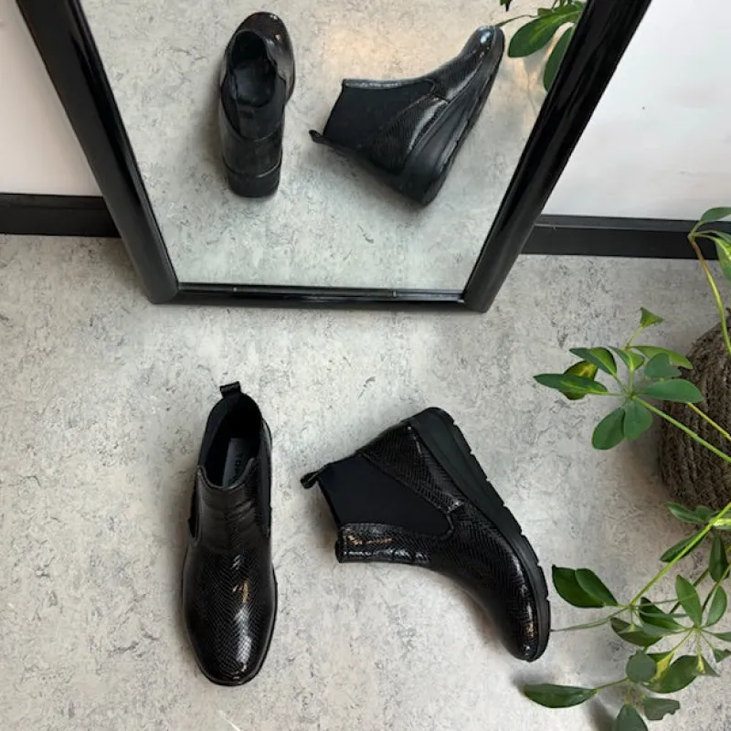 Sygeplejebutikken Kort Støvle Dame|Billige Vinter Støvler*Elegant sort lakstøvle med bred elastikåbning