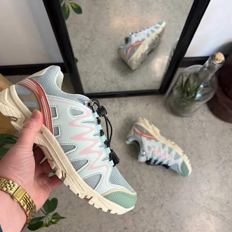 Sygeplejebutikken Sko På Tilbud*Fleksible blå sneakers med elastiksnørebånd.