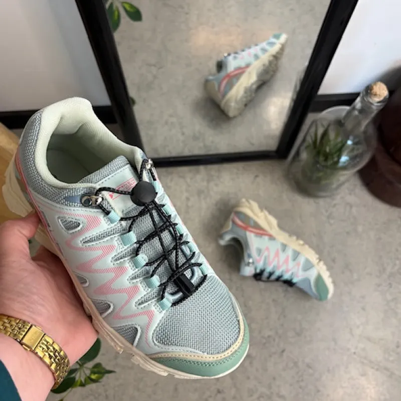 Sygeplejebutikken Sko På Tilbud*Fleksible blå sneakers med elastiksnørebånd.