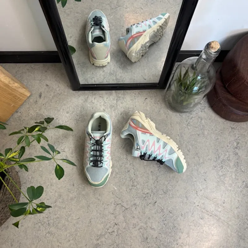 Sygeplejebutikken Sko På Tilbud*Fleksible blå sneakers med elastiksnørebånd.