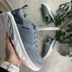 Endurance Sko På Tilbud*Grå sko fra med smarte detaljer og god stødabsorbering.