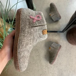 Green Comfort Leddegigt|Artrose - Slidgigt*uld hjemmesko med Støt Brysterne logo