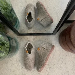 Green Comfort Leddegigt|Artrose - Slidgigt*uld hjemmesko med Støt Brysterne logo