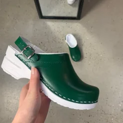 Sygeplejebutikken Sko På Tilbud*Grøn skind træsko med rem