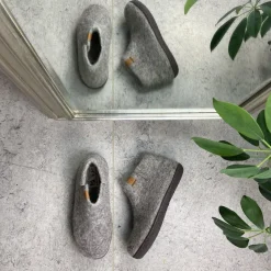 Green Comfort Hjemmesko|Overgangssko*Høj lysegrå hjemmesko i uld med skridhæmmende såler fra