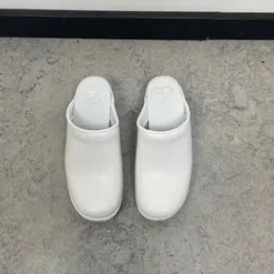 Sygeplejebutikken Hvide Træsko|Billige Træsko*Hvid skind træsko i god kvalitet