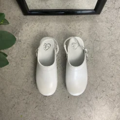 Sygeplejebutikken Sko På Tilbud*Hvid skind træsko med rem