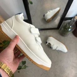 Sygeplejebutikken Sko På Tilbud*Hvid sko med velcroremme og ekstra stødabsorbering i hælen