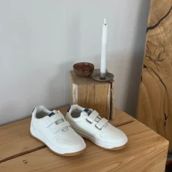 Sygeplejebutikken Sko På Tilbud*Hvid sko med velcroremme og ekstra stødabsorbering i hælen