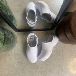 Sygeplejebutikken Esd Fodtøj|Clogs*Hvid skridsikker clog træsko