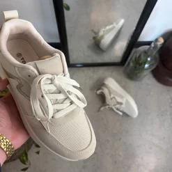 Sygeplejebutikken Sko På Tilbud*Hvid sommersko med sølv effekter