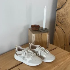 Sygeplejebutikken Sko På Tilbud*Hvid sommersko med sølv effekter