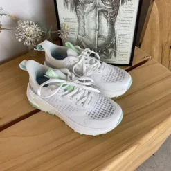 Sygeplejebutikken Knyster - Hallux Valgus|Hælsporer*Hvide letvægtssko med Nonslip ydersål