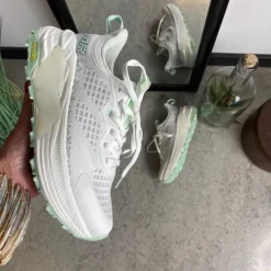 Sygeplejebutikken Knyster - Hallux Valgus|Hælsporer*Hvide letvægtssko med Nonslip ydersål