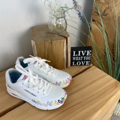 Skechers Hælsporer|Platfodet*Hvide sko med flotte hjertedetaljer