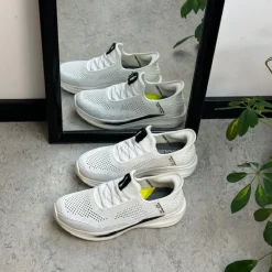 Skechers Sko På Tilbud*Hvide Slip-ins fra med svangstøtte