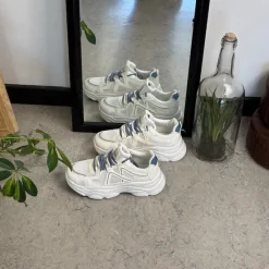 Sygeplejebutikken Sko På Tilbud*Hvide sportssko med ekstra hælstøddæmpning