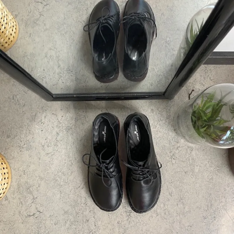 Sygeplejebutikken Stødabsorberende Sko*Klassisk sort snøresko i glat skind med udtagelig indersål & fleksibel gummisål