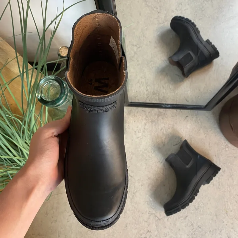 Woden Gummistøvler*Klassisk sort gummistøvle med kort skaft