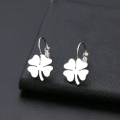 Sygeplejebutikken Gaver Til Sundhedspersonalet|Smykker*Kløver øreringe i sølvtone