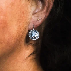 Sygeplejebutikken Gaver Til Sundhedspersonalet|Smykker*Kløver øreringe med sten i sølvtone