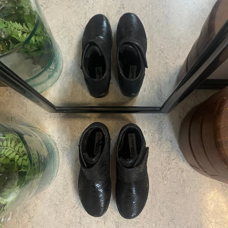 Sygeplejebutikken Kort Støvle Dame|Sorte Støvletter*Kort damestøvle med velcrolukning