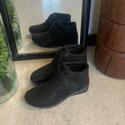 Sygeplejebutikken Kort Støvle Dame|Sorte Støvletter*Kort damestøvle med velcrolukning