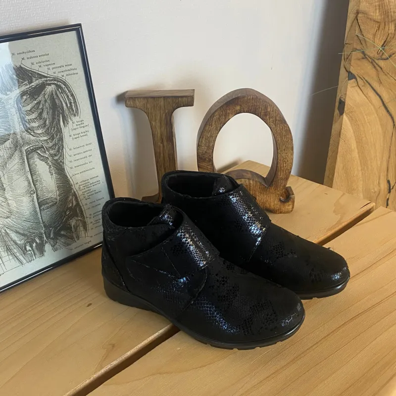 Sygeplejebutikken Kort Støvle Dame|Sorte Støvletter*Kort damestøvle med velcrolukning