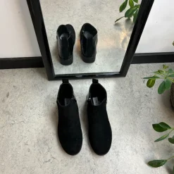 Sygeplejebutikken Kort Støvle Dame|Billige Vinter Støvler*Kort sort støvle med lakdetaljer ved hælen