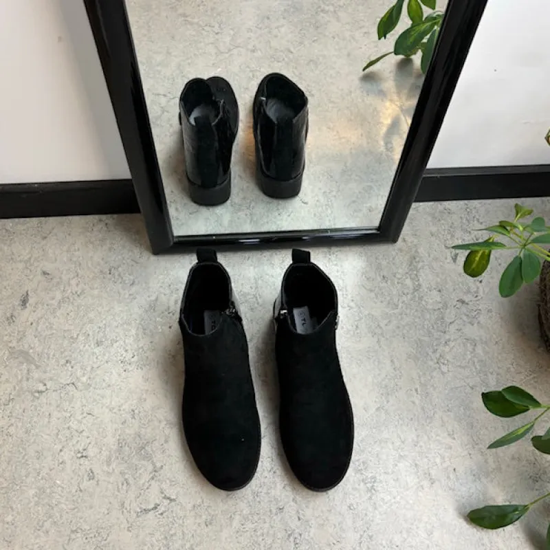 Sygeplejebutikken Kort Støvle Dame|Billige Vinter Støvler*Kort sort støvle med lakdetaljer ved hælen