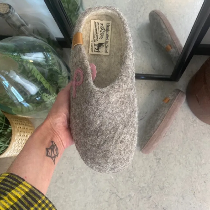 Green Comfort Diabetes Fødder|Hjemmesko*Lav uld hjemmesko med Støt Brysterne logo